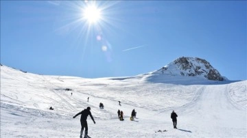 Kayak merkezlerinde en fazla kar kalınlığı Hakkari ve Kartalkaya'da ölçüldü