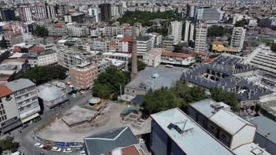 Kayseri'de kentsel d&ouml;n&uuml;ş&uuml;m &ccedil;alışmasında izlerine rastlanan medresede kazı &ccedil;alışması başlatıldı