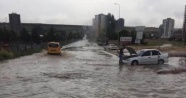 Kayseri'de yağmur yağdı yollar göle döndü