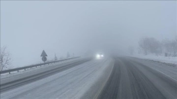 Kayseri-Kahramanmaraş kara yolu kar nedeniyle trafiğe kapandı