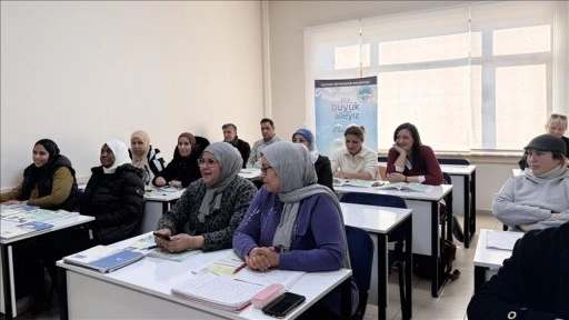 Kayseri'ye yerleşen yabancılar, B&uuml;y&uuml;kşehir Belediyesinin &uuml;cretsiz kurslarında T&uuml;rk&ccedil;e &ouml;ğreniyor