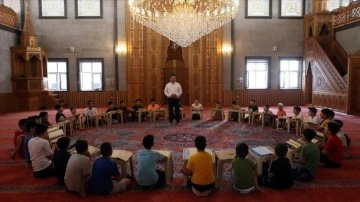 Kayseri'de çocuklar "bisikletli cami"de hem Kur'an öğreniyor hem şehri geziyor