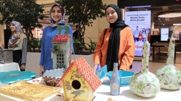 Kayseri'de yurtlarda kalan depremzedelerin el emeği ürünleri sergilendi