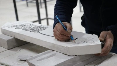 Kayserili 43 yıllık taş ustası, mesleğini geleceğe aktarmak i&ccedil;in yeni ustalar yetiştiriyor