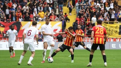 Kayserispor konuk ettiği Atakaş Hatayspor'u 5 golle yendi