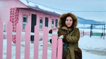 Kazak turizmci, köy köy gezerek ailelere 'turistleri ağırlama' dersleri veriyor