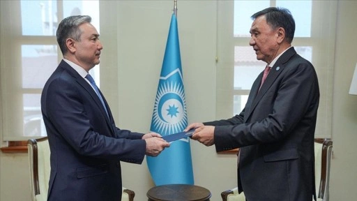 Kazakistan'ın TDT Daimi Temsilciliğine atanan Sapiyev, TDT Genel Sekreterine güven mektubunu su