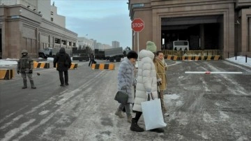 Kazakistan'ın başkenti Nur Sultan'da hayat OHAL şartları altında devam ediyor