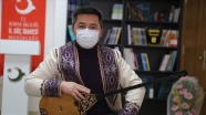 Kazakistanlı misafir öğrenci dombrasıyla Türk dizilerine renk katıyor