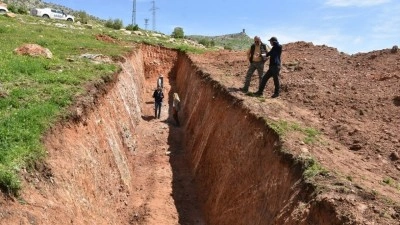 Kazılan hendeklerle Cizre Fay Hattı'nın deprem &uuml;retme potansiyeli belirleniyor