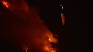 Kemer'deki orman yangınına gece görüşlü helikopterlerle müdahale sürüyor