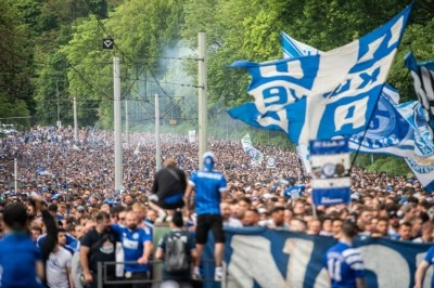 Kenan Karaman'ın attığı golle Schalke 04, Bundesliga'ya y&uuml;kseldi