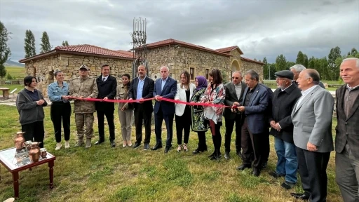 Kenan Yavuz Etnografya Müzesi'nde 'Topraktan Kopuşun Hikayesi' adlı eser sergileniyor