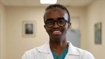 Kenyalı doktor İbrahim mezuniyetinin ardından Türkiye'den ayrılmadı