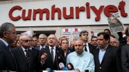 Kılıçdaroğlu Cumhuriyet gazetesini ziyaret etti