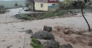 Kilis'te sağanak yağmur sele dönüştü
