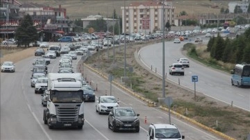 'Kilit kavşak' Kırıkkale'de bayram öncesi trafik yoğunluğu başladı