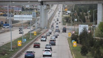 'Kilit kavşak' Kırıkkale'de bayram tatilinden dönüş yoğunluğu başladı