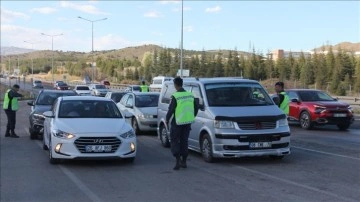 "Kilit Kavşak" Kırıkkale’de bayram trafiği yoğunluğu başladı