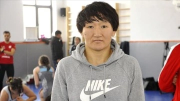 Kırgız kadın güreşçiler Aysuluu, Meerim ve Ayperi, başarılarıyla ülkelerinin tarihine geçti