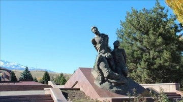Kırgızistan'da bağımsızlık uğruna hayatını kaybedenler anılıyor