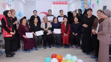 Kırgızistan'da Türk Kızılayın desteğiyle 40 kadın, dikiş kursu sayesinde meslek sahibi oldu