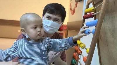 Kırgızistanlı 3 yaşındaki Nuryiğit karaciğer dokusu nakliyle T&uuml;rkiye'de hayata tutundu