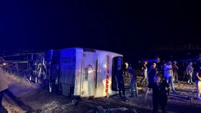 Kırıkkale'de devrilen yolcu otob&uuml;s&uuml;ndeki 40 kişi yaralandı