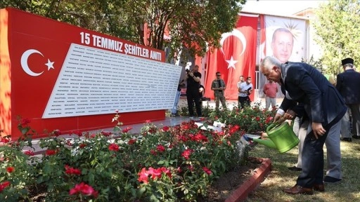 Kırklareli'nde 15 Temmuz şehitleri anısına 253 gül fidanı dikildi