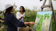 Kırklareli&#039;nde çiçek açan armut bahçeleri ressamlara ilham kaynağı oldu