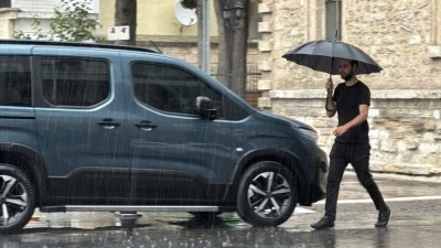 Kırklareli'nde g&ouml;k g&uuml;r&uuml;lt&uuml;l&uuml; sağanak etkili oluyor