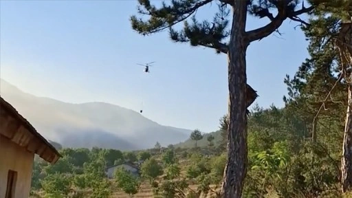 Kırklareli ve Balıkesir'deki orman yangınlarına havadan ve karadan müdahale ediliyor
