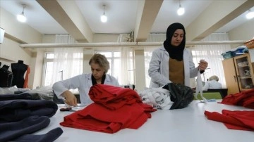 Kırklareli'nde usta öğretici kadınlar, Gazzeli çocuklar "üşümesin" diye eşofman dikti