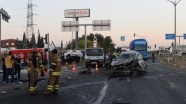 Kırmızı ışıkta bekleyen araçlara kamyon çarptı: 1 ölü, 17 yaralı