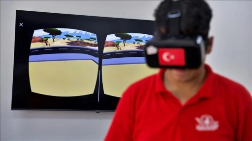 Kısa boyluların karşılaştığı zorlukları tasarladıkları mobil oyunda anlatıyorlar