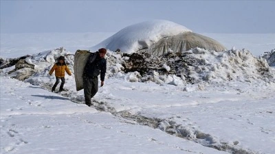 Kışın boşalan k&ouml;yde 9 yıldır yalnız kalan &ccedil;ift, zorluklara birlikte g&ouml;ğ&uuml;s geriyor