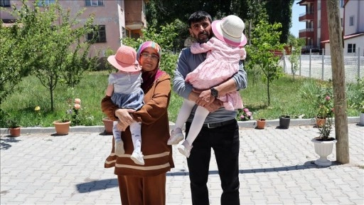 Kızlarını gelin edip, iki kız kardeşe koruyucu aile oldular
