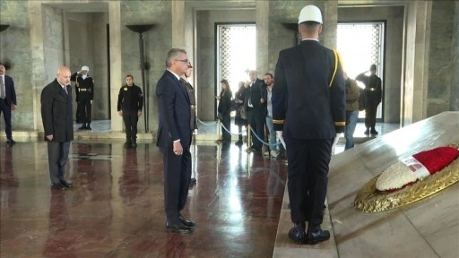 KKTC Cumhurbaşkanı Erhürman, Anıtkabir'i ziyaret etti