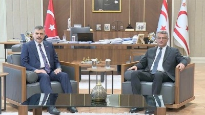 KKTC Cumhuriyet Meclisi Başkanı &Ouml;zt&uuml;rkler, İ&ccedil;işleri Bakanı &Ccedil;ift&ccedil;i'yi kabul etti