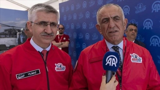 KKTC Milli Eğitim Bakanı Çavuşoğlu, TEKNOFEST KKTC'deki AA standını ziyaret etti
