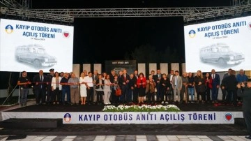 KKTC'de Rumların şehit ettiği 11 Türkü taşıyan 'Kayıp Otobüs'ün anıtı açıldı