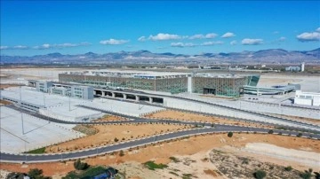 KKTC'nin prestijli projelerinden Ercan Havalimanı'nın yeni terminali ve pisti hizmete gire