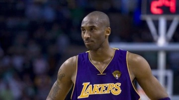 Kobe Bryant'ın ısınma tişörtü açık artırmada 277 bin dolara satıldı