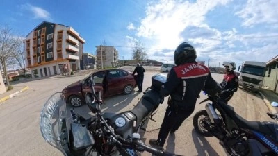 Kocaeli'de fenalaşan s&uuml;r&uuml;c&uuml;y&uuml; jandarma hastaneye yetiştirdi