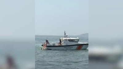 Kocaeli'de feribottan denize d&uuml;şen kişiyi yolcu kurtardı