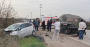 Kocaeli'de otomobiller kafa kafaya çarpıştı: 6 yaralı