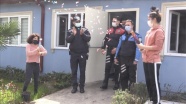 Kocaeli'de özel öğrenciler "kavga" ihbarına gelen polislere sürpriz kutlama yaptı
