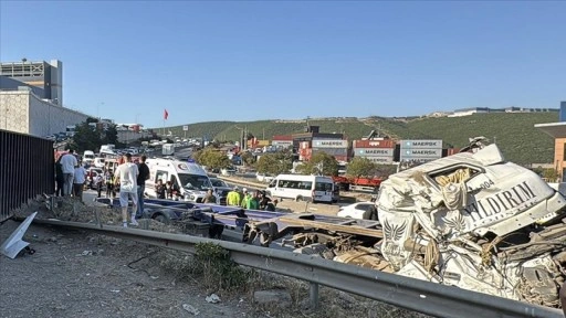 Kocaeli'de zincirleme trafik kazasında 5 kişi öldü, 1 kişi yaralandı
