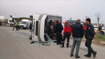 Kocaeli'de tanker ile servis midibüsü çarpıştı, 22 kişi yaralandı