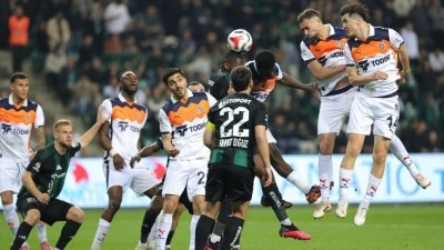 Kocaelispor ile RAMS Başakşehir arasında oynanan ma&ccedil; berabere bitti
